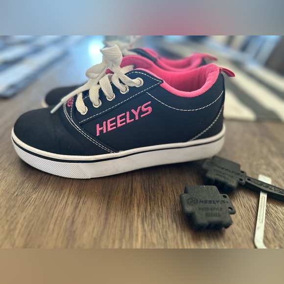 Heelys Youth size 4 woman’s size 5 - Picture 1 of 8